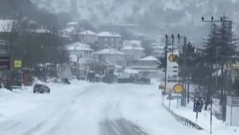Sertavul Geçidi'nde Kar ve Sis Ulaşımı Zorlaştırdı, Yollar Kapatıldı