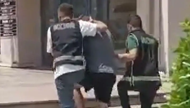 Sahte Dolar Kullanarak Alışveriş Yapan Turist Sınır Dışı Edildi