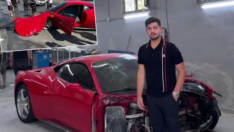 15 Milyonluk Ferrari Ateşe Düştü: Sahibi, "Binemeden Gitti" Dedi