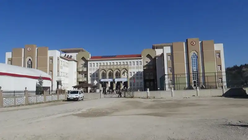 Ortaokulda Öğretmenden Öğrenciye Şiddet İddiası: Olayın Perde Arkası Neler?