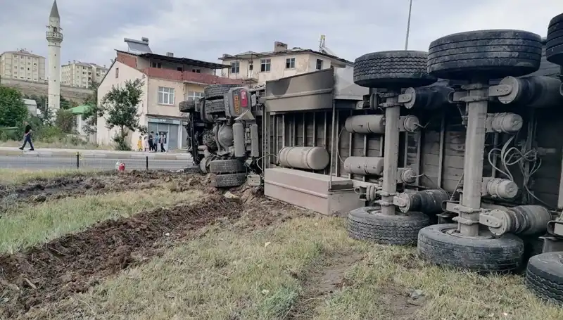 Erzurum'da Freni Boşalan TIR'ın Yol Açtığı Korkunç Kaza Detayları