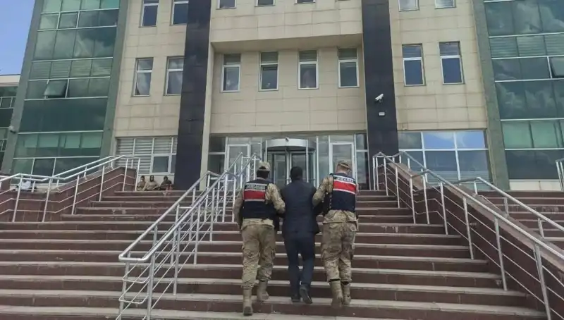 Hapisteki Şaşırtıcı Kaçış: Aranan Sanık Saklandığı Yerde Yakalandı