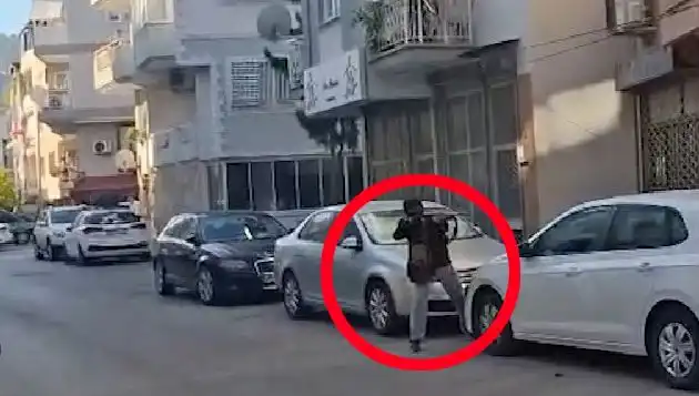 İzmir'de Yaşanan Saldırı: Anbean Çatışma Anları Kameraya Yansıdı