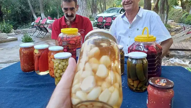 Araban Sarımsağı ile Hazırladığı Turşu: Doğal Şifa Kaynağı