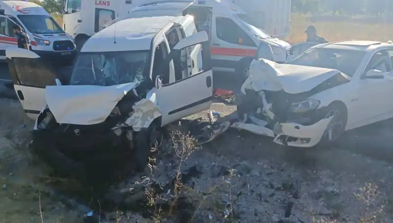 Nevşehir'de Feci Trafik Kazası: 14 Yaralı!
