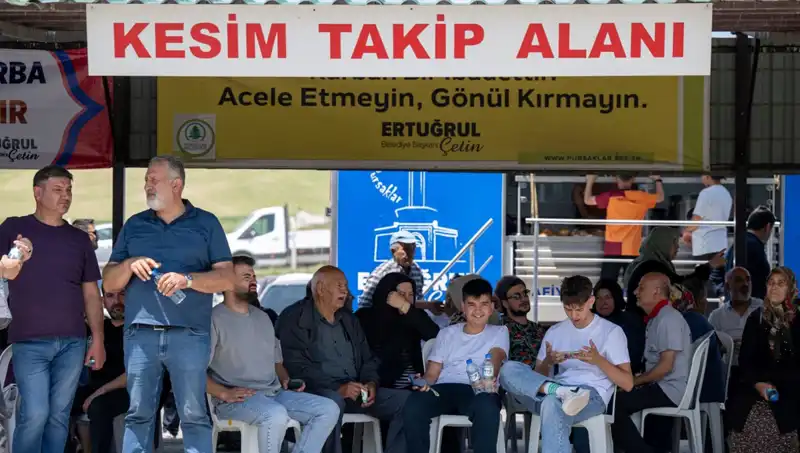Ankara Kurban Pazarlarında Hareketlilik: Alıcılar ve Satıcılar Yoğun Bir Şekilde Bir Araya Geliyor