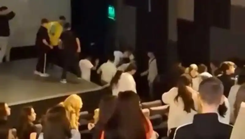 Rapçi Çakal'ın Hayranları Arasında Sokaklarda Tansiyon Yükseldi!