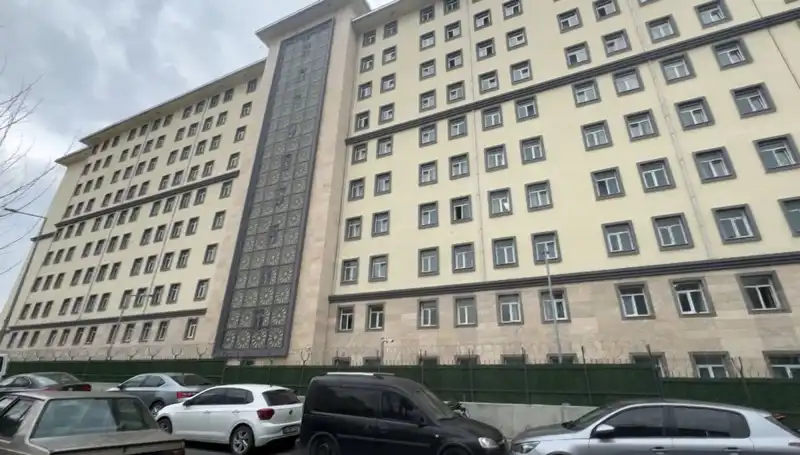 Kız Öğrenci Yurdunda Şok Olay: Yurt Görevlisi Tek Tek Odaları Aradı!