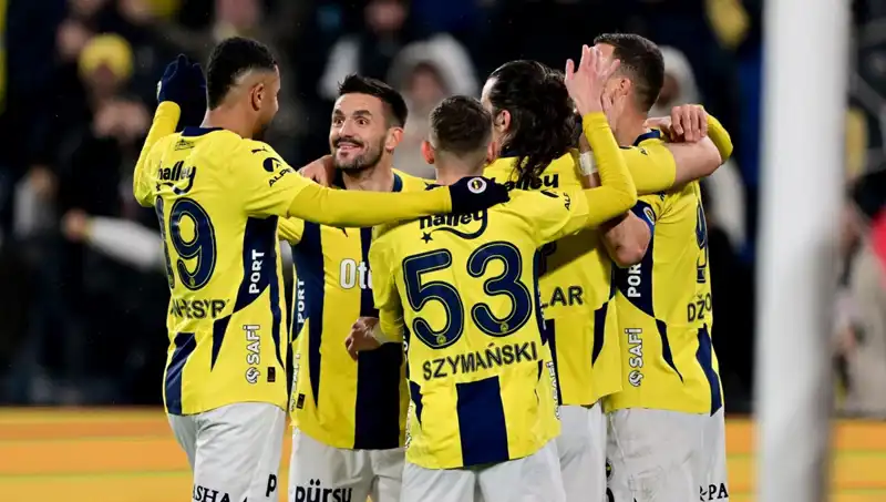 Kadıköy'de Futbol Coşkusu: Takımların Geleceği İçin Kritik Bir Maç