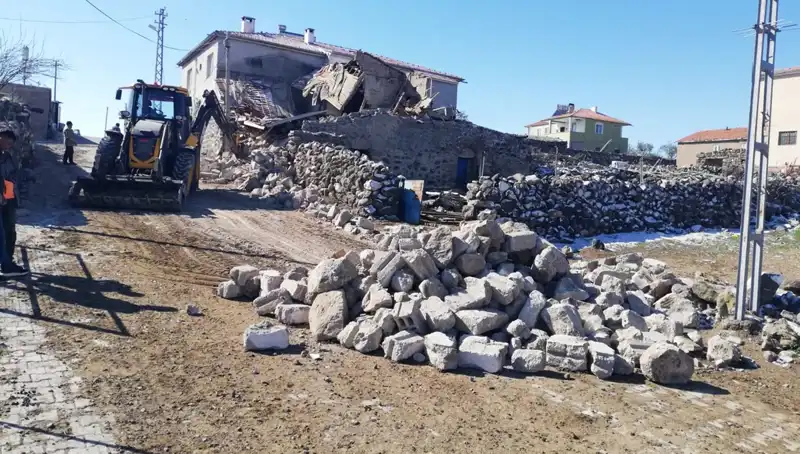Kayseri'de Feci Olay: Ahır Çöktü, 37 Hayvan Hayatını Kaybetti