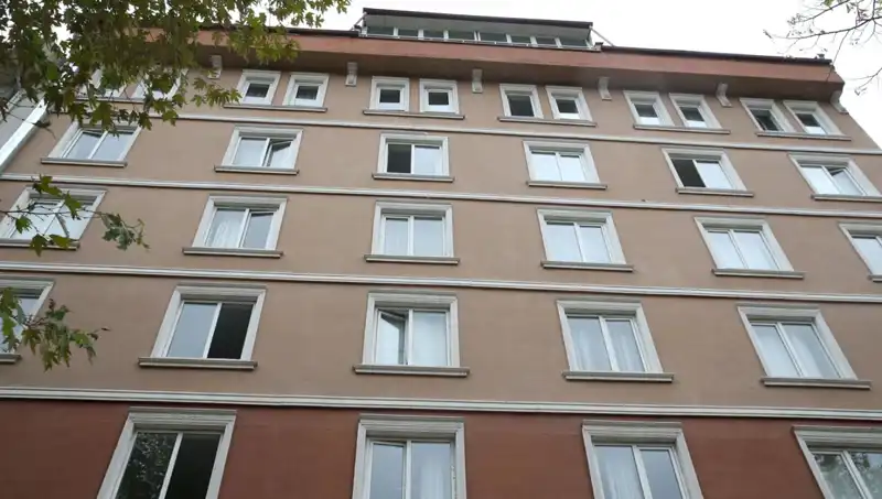 Kastamonu'da Otelin Penceresinden Düşen Kadın Hayatını Kaybetti: Olayın Ardındaki Detaylar