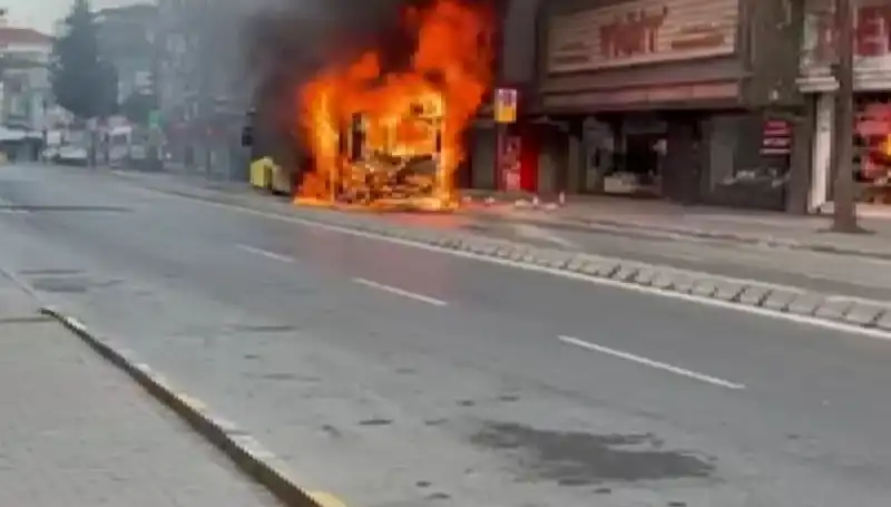 Ümraniye'de Alev Alev Flaş Gelişme: Korku Dolu Anlar Yaşandı!